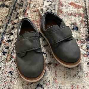 NWT Gray Baby ZARA dress shoes - size 20 (5T)